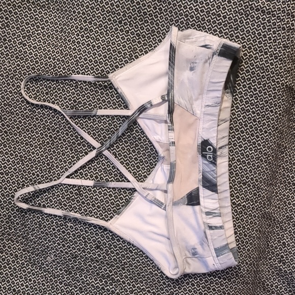 Alo yoga | grey abstract sports bra - Picture 3 of 4